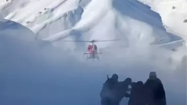 Helikopta binmiş ambulans ve hamile kadın