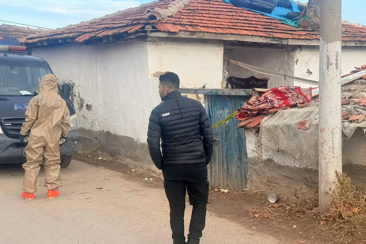 Polatlı’da Boya İşçileri Katkı Maddesi Zehirlenmesi: 8 Kişi Hastaneye Sevk Edildi