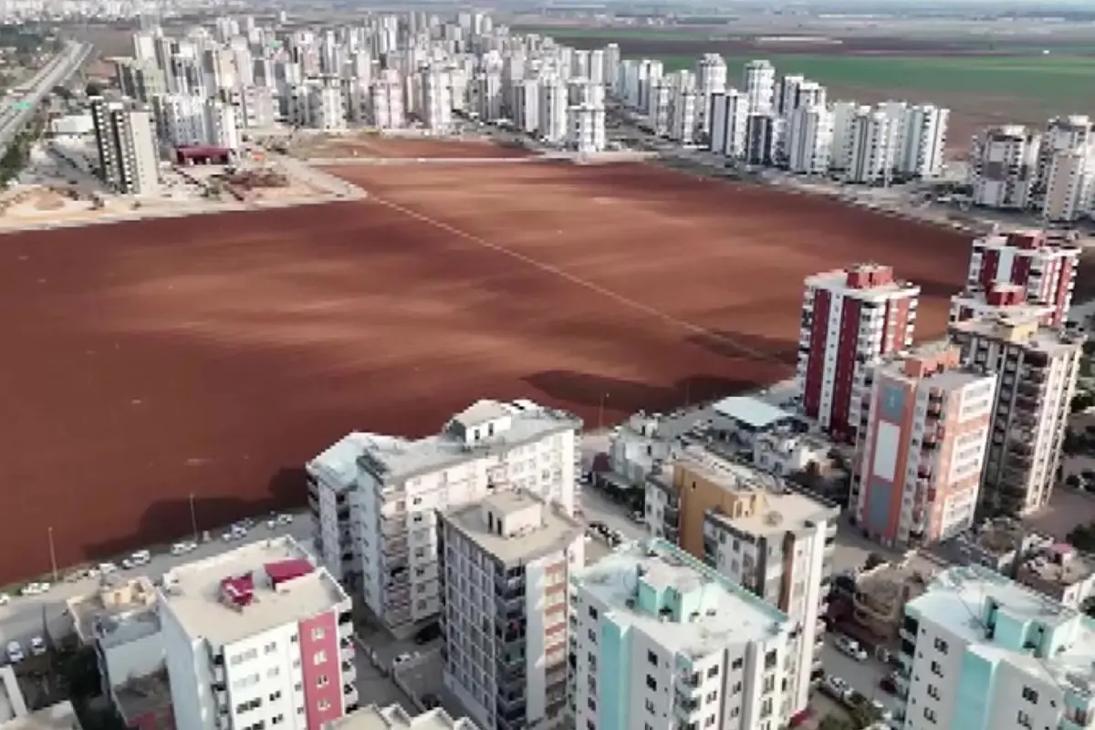 Beton Blokların Ortasında Direnen Tarım Alanı: Patates Tarlası Hayatta