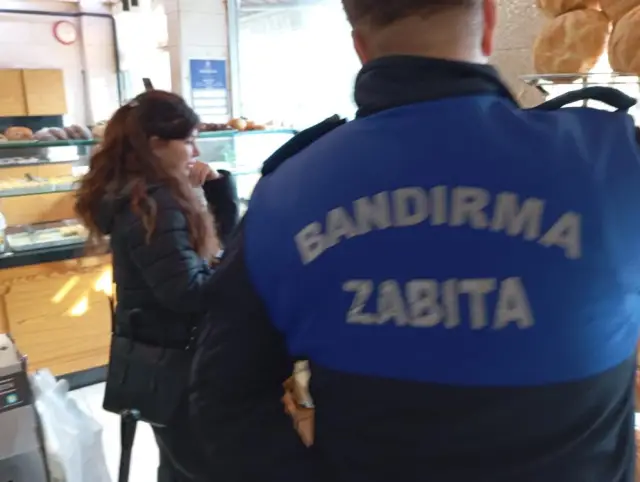 Denetim ekipleri gıda üretim yerini inceliyor