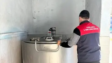 Süt toplama merkezinde denetim sırasında fotoğraf