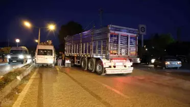Adana Kozan’da Tır, Narenciye İşçilerini Taşıyan Minibüse Çarptı: 2 Tarım İşçisi Hafif Yaralandı