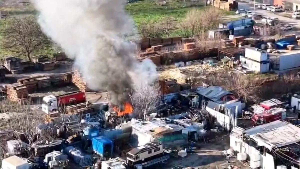 İnegöl Geri Dönüşüm Tesisinde Çıkan Yangın Hızla Söndürüldü