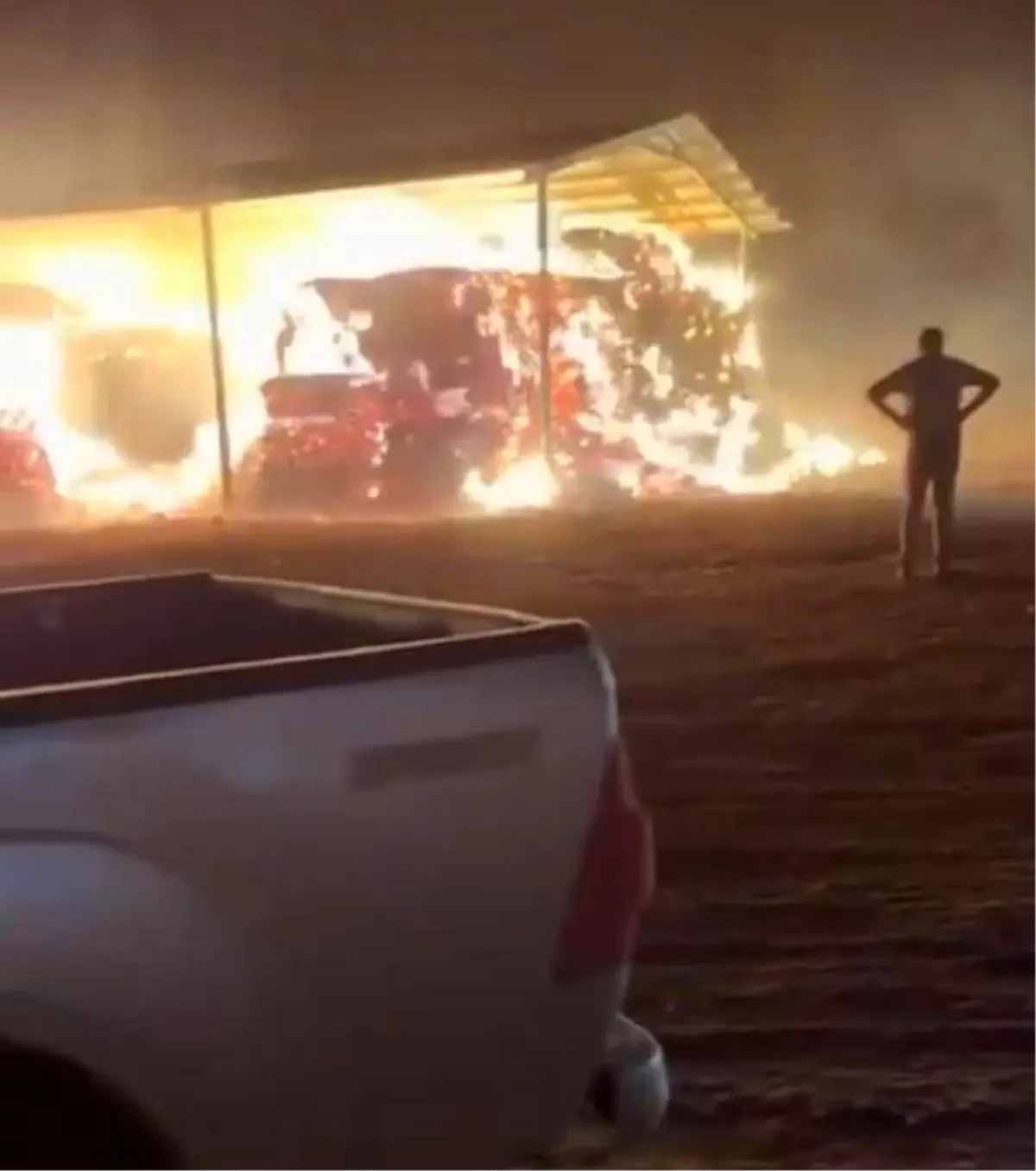 Ereğli'de Şiddetli Fırtına Ev ve Çiftlikte Yangına Yol Açtı