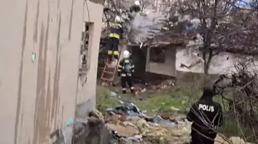 Eskişehir'de Terk Edilmiş Evde Çıkan Yangın Muhtarın Tepkisini Çekti