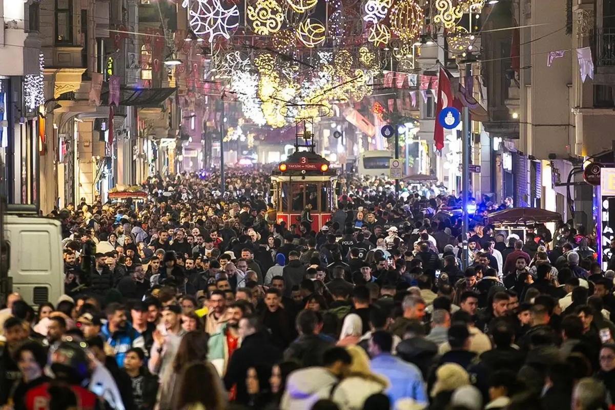 İstanbul Valiliği Yılbaşı İçin Ağır Tonajlı Araç Girişini Yasakladı