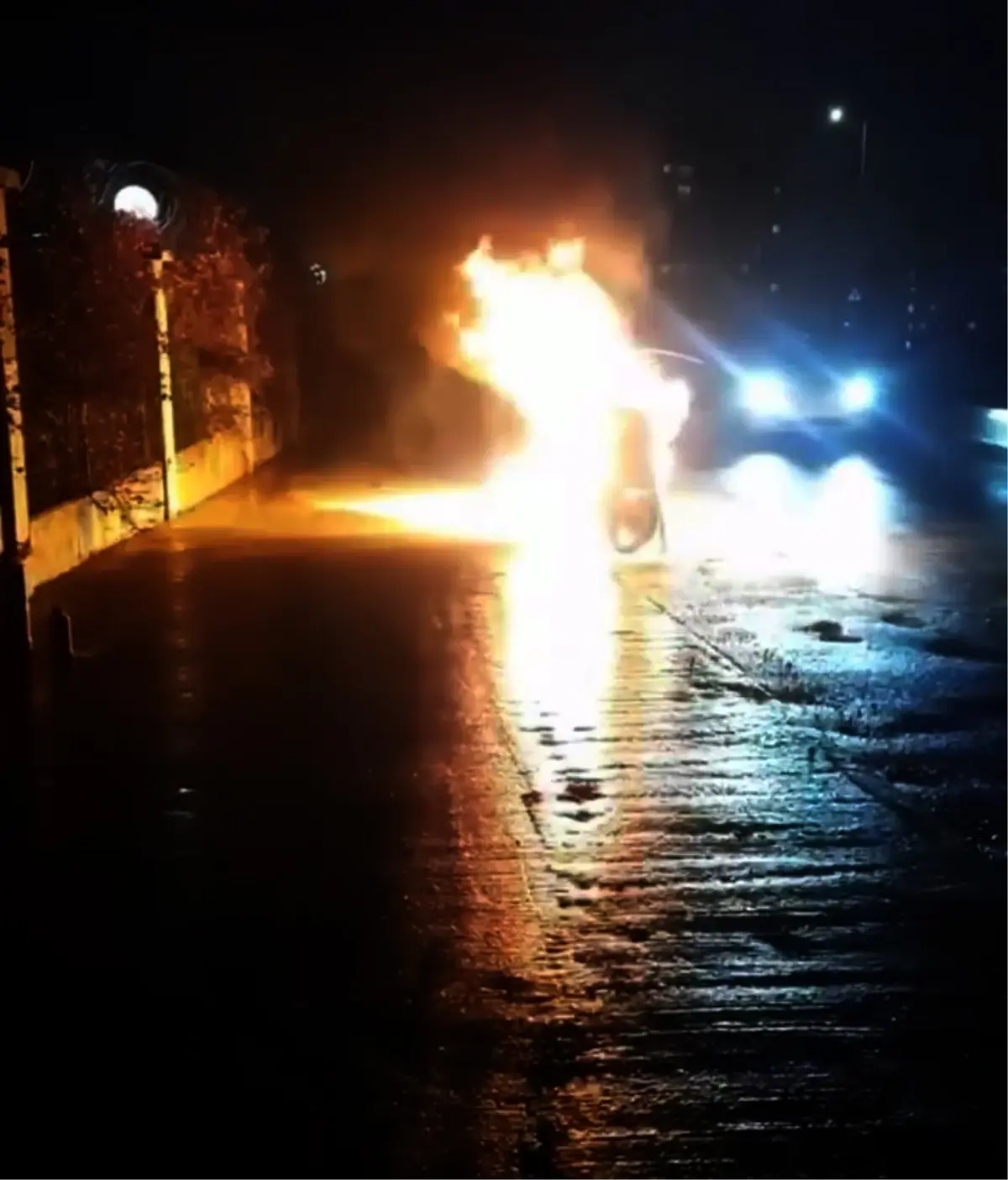 Avcılar'da Motosiklet Yangını: İtfaiye Hızlı Müdahale Etti