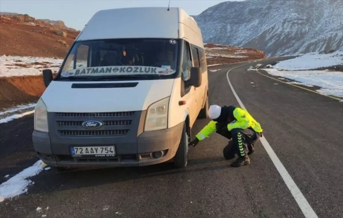 Kozluk'ta Okul Servisleri Kış Kontrolünden Geçti