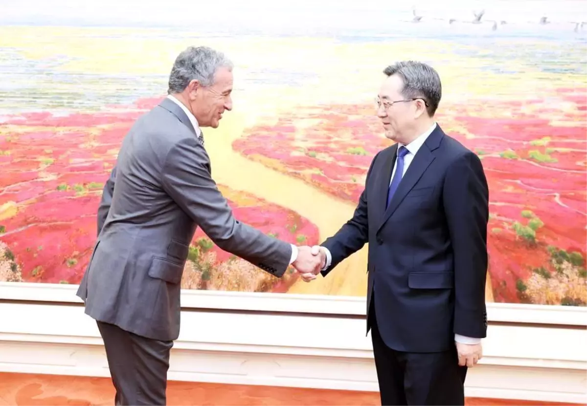 Çin Başbakan Yardımcısı Ding ve Disney CEO'su Iger'in Yatırım Görüşmesi