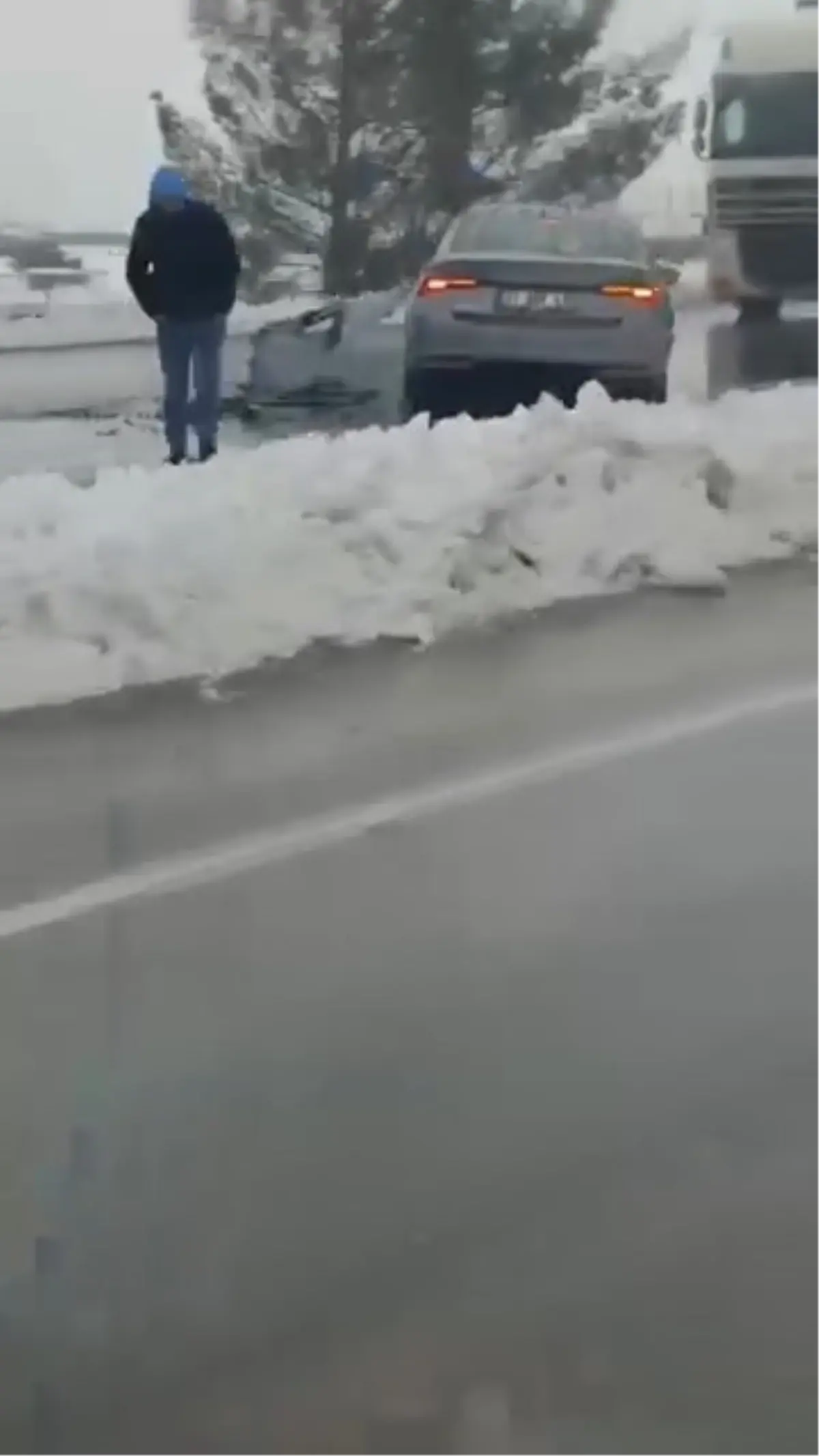 Diyarbakır-Bismil Karayolunda Zincirleme Trafik Kazası: 4 Kişi Yaralandı