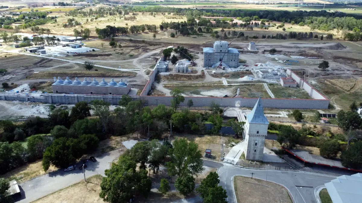 Edirne Sarayı Kazılarında Balkan Savaşları’na Ait Toplu Mezarlıklar Ortaya Çıktı