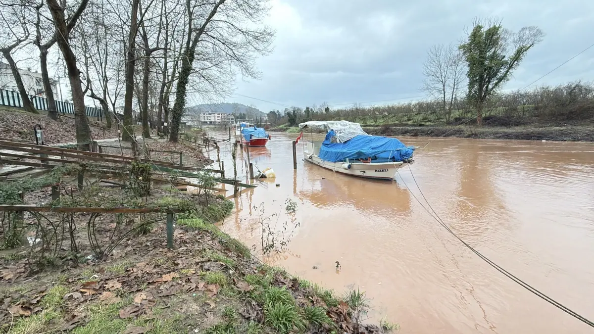 Bartın Irmağı'nda Su Seviyesi 4 Metreye Çıktı: Piknik Alanları Sular Altında