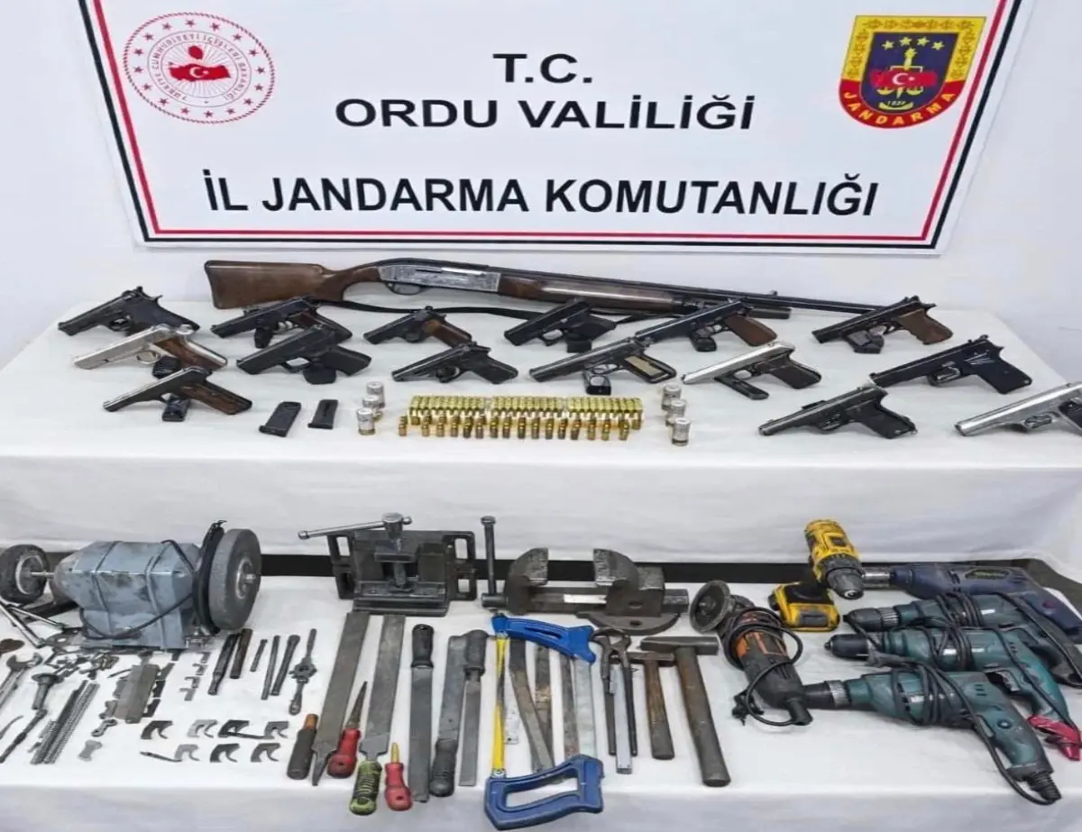 Ordu’da 15 Ruhsatsız Tabanca Ele Geçirildi: Yasa Dışı Silah Operasyonu