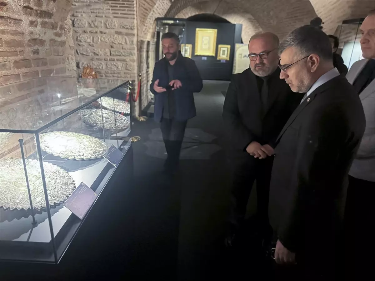 Sedef Alp'in Türk Tezhip Sanatıyla Buluştuğu Yeni Sergi Açıldı