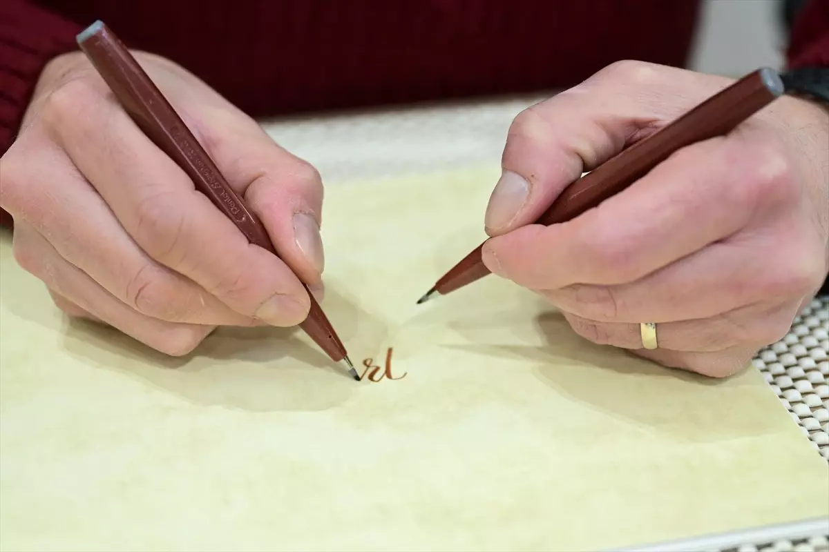 Murat Ünver’in Sol El ve Dişlerle Kaligrafi Performansı Yeni Bir Dönem Açıyor