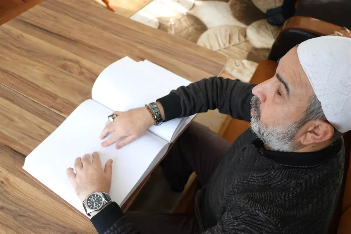 Sakarya’da Görme Engelli Mahmut Terzi, Braille ile Kur’an’ı 10 Yılda Ezberledi