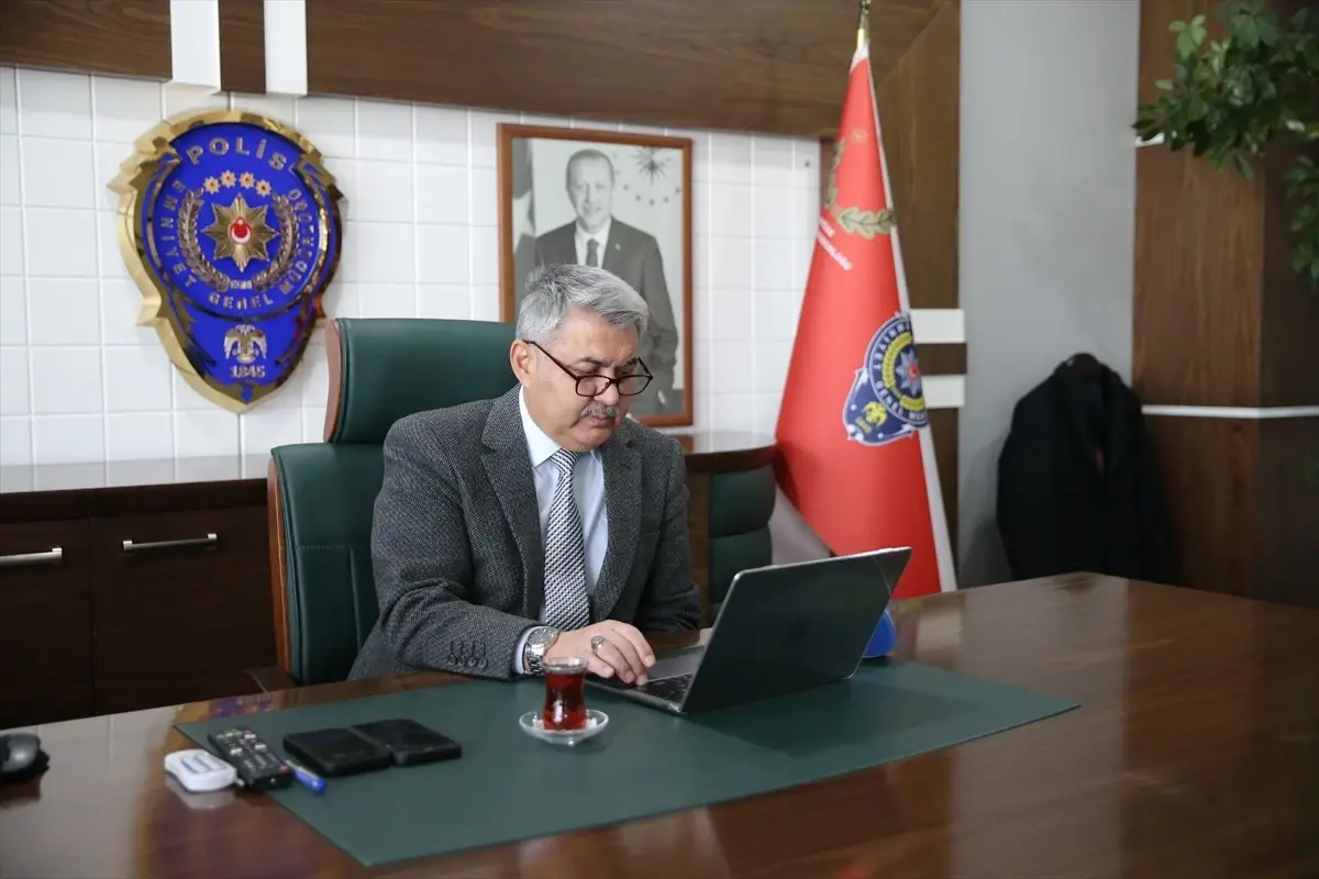 Niğde Emniyet Müdürü Yılmaz Delen, AA’nın ‘Yılın Kareleri’ Oylamasında Seçilen Fotoğrafları Tanıttı