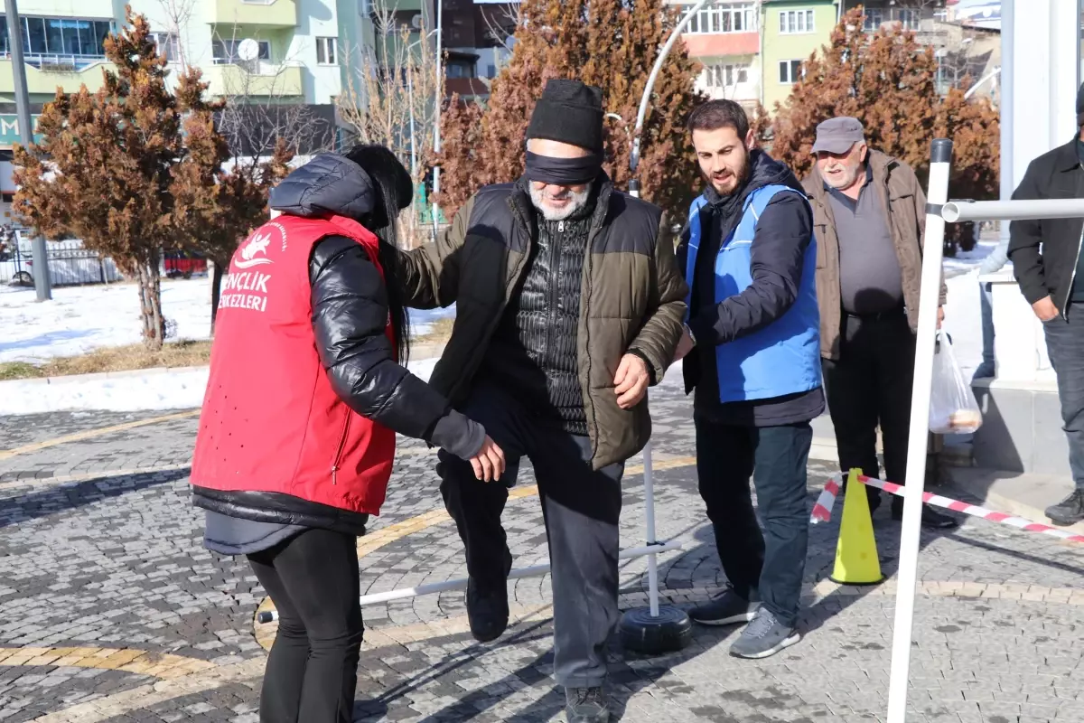 Oltu’da Gençlerin Düzenlediği Görme Engellilere Yönelik Empati Parkuru