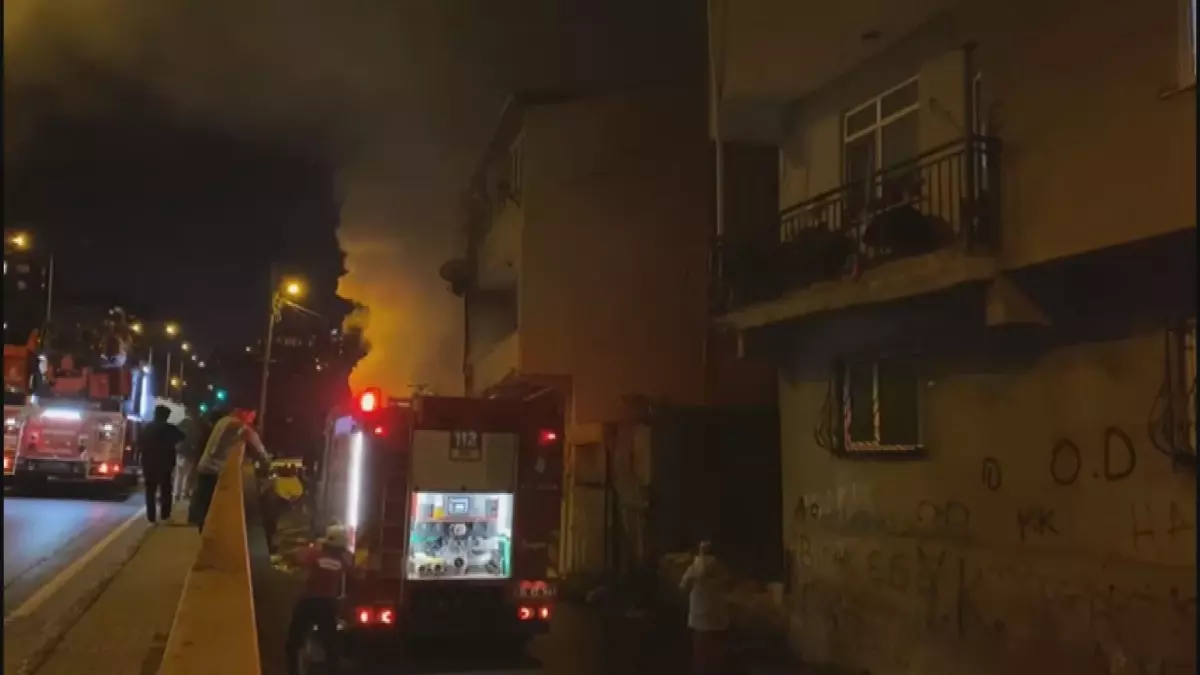 Sarıyer'de İş Yerinde Çıkan Yangın Hızla Söndürülüyor
