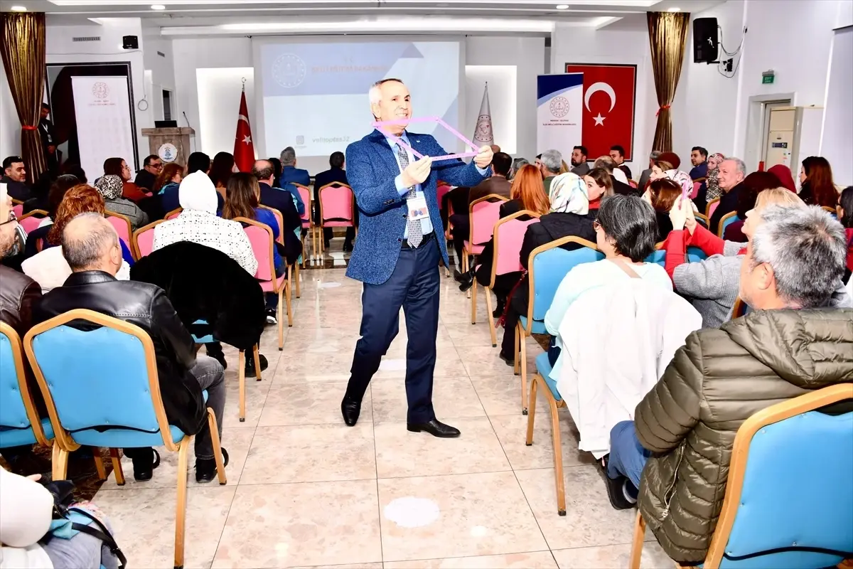 Silifke İlçe Milli Eğitim Müdürlüğü'nden Türkiye Yüzyılı Maarif Modeli Çalıştayı