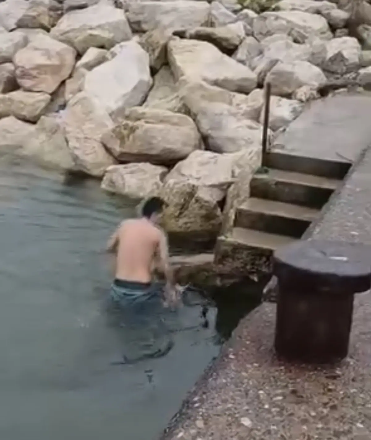 Ceyhun Kuşçu Soğuk Suda Yüzerek Şaşkınlık Yarattı