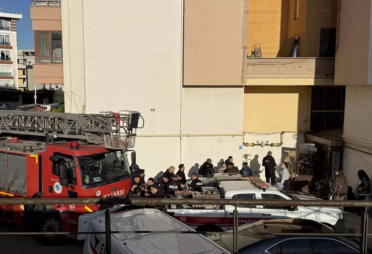 Tekirdağ'da Yangın Çıkan Evde 70 Yaşındaki Kadın Bıçaklı Bulundu
