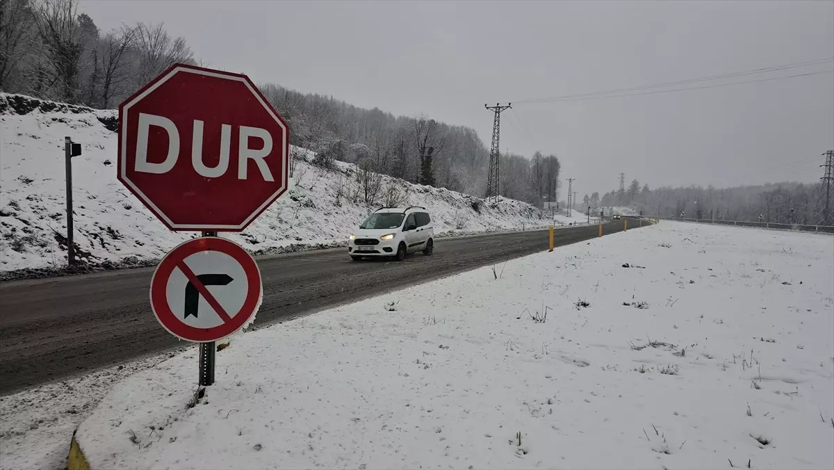 Kuzey Türkiye'de Şiddetli Kar Yağışı Zonguldak, Karabük ve Kocaeli'yi Etkiledi