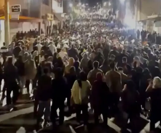 İran polisinin müdahalesi