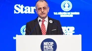 12. Necip Fazıl Ödülleri sahibiyle birlikte
