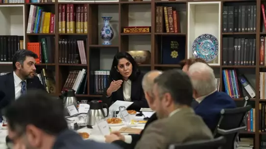 Toplantı sırasında konuşma yapan Tuncer Odak