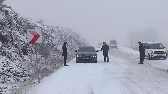 Kar temizleme ekipmanları Güdül yollarında çalışıyor