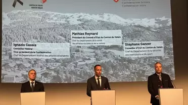 Bakan Cassis yangın sonrası açıklama yapıyor