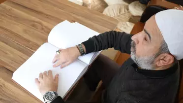 Braille ile Kur’an ezberleyen Mahmut Terzi