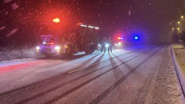 Kaza sonrası tarlada duran otomobil