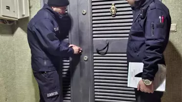 Mühürleme işlemi sırasında yetkililerin fotoğrafı