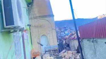 Fırtına sonrası cami minaresinin çöküş anı