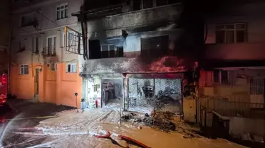 Yangın sonrası hasar gören motosiklet tamirhanesi