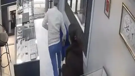 Polisin soyguncuyu yakaladığı an