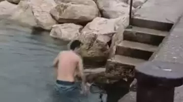 Ceyhun Kuşçu soğuk suda yüzüyor