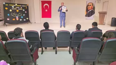 Bilgi yarışması sırasında genç katılımcılar