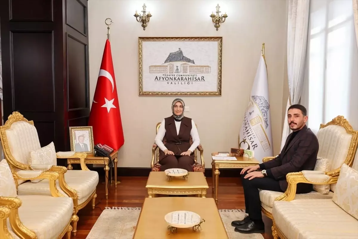 Afyonkarahisar Valisi Yiğitbaşı, Gençlik Konseyi Temsilcisi ile Tarım Genç Akademi Konseyi Üzerine Görüşmeler Gerçekleştirdi