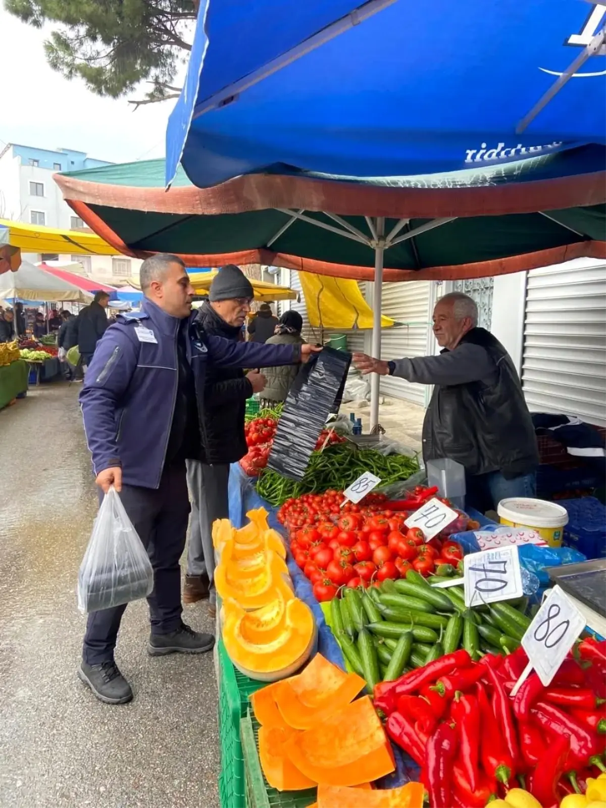 Germencik’te Ortaklar Semt Pazarı’nda Gıda ve Çevre Denetimi Yoğunlaştı
