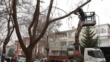 Keçiören Belediyesi park bakımında kullanılan ekipmanlar