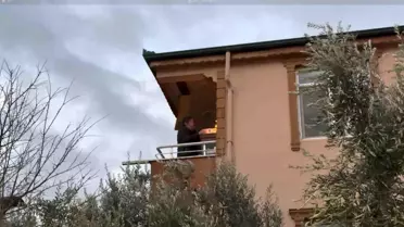 Yangın sırasında itfaiye ekipmanları ve itfaiye araçları