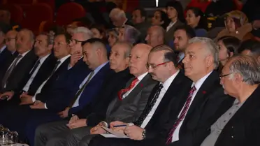 Tarım sahalarında sürdürülebilir uygulamaları gösteren görsel