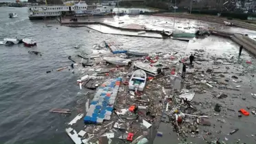 Batık teknenin liman girişinde görüntüsü