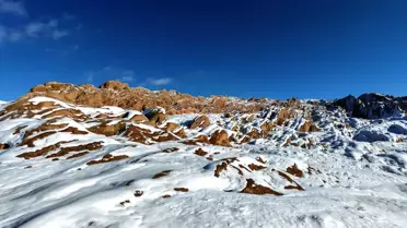 Eğribucak Kayalıkları kışta detaylı görüntüsü