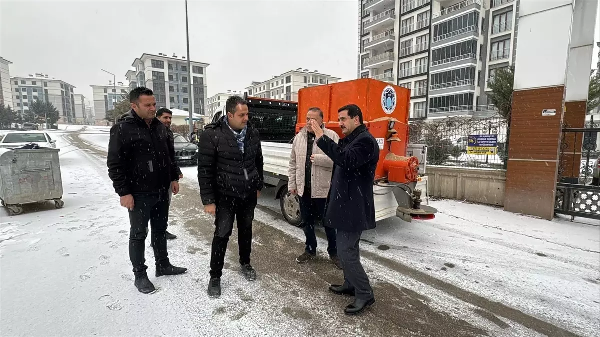 Battalgazi'de Karla Mücadele Çalışmaları 24 Saat Kesintisiz Sürüyor