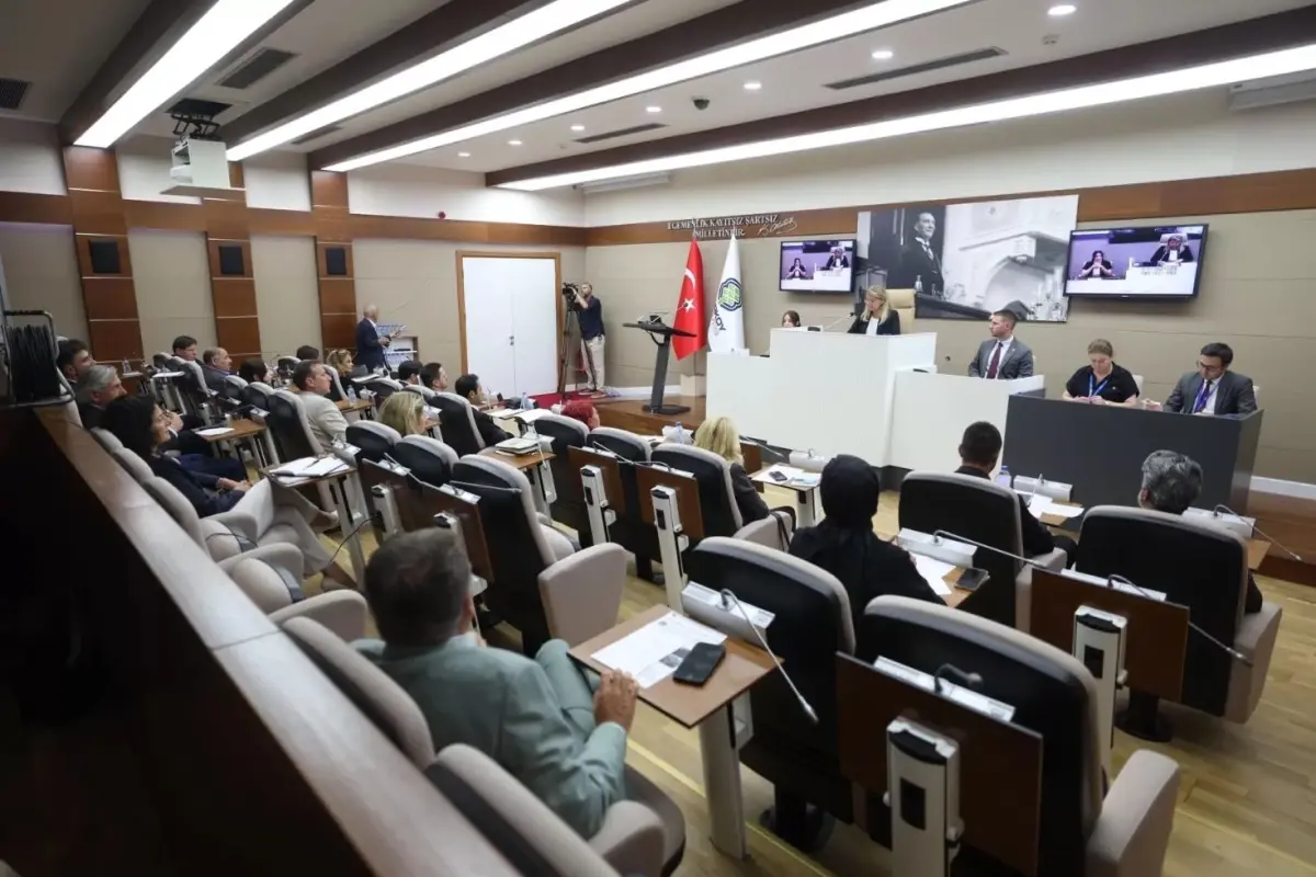 Bakırköy Belediye Meclisinde Gergin Tartışma: İki Kez Ara Verildi