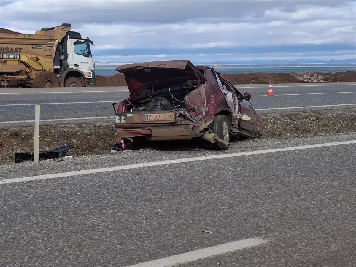 Beyşehir'de Yolculuk Sarsıldı: Otomobil Devrildi, İki Kişi Yaralandı